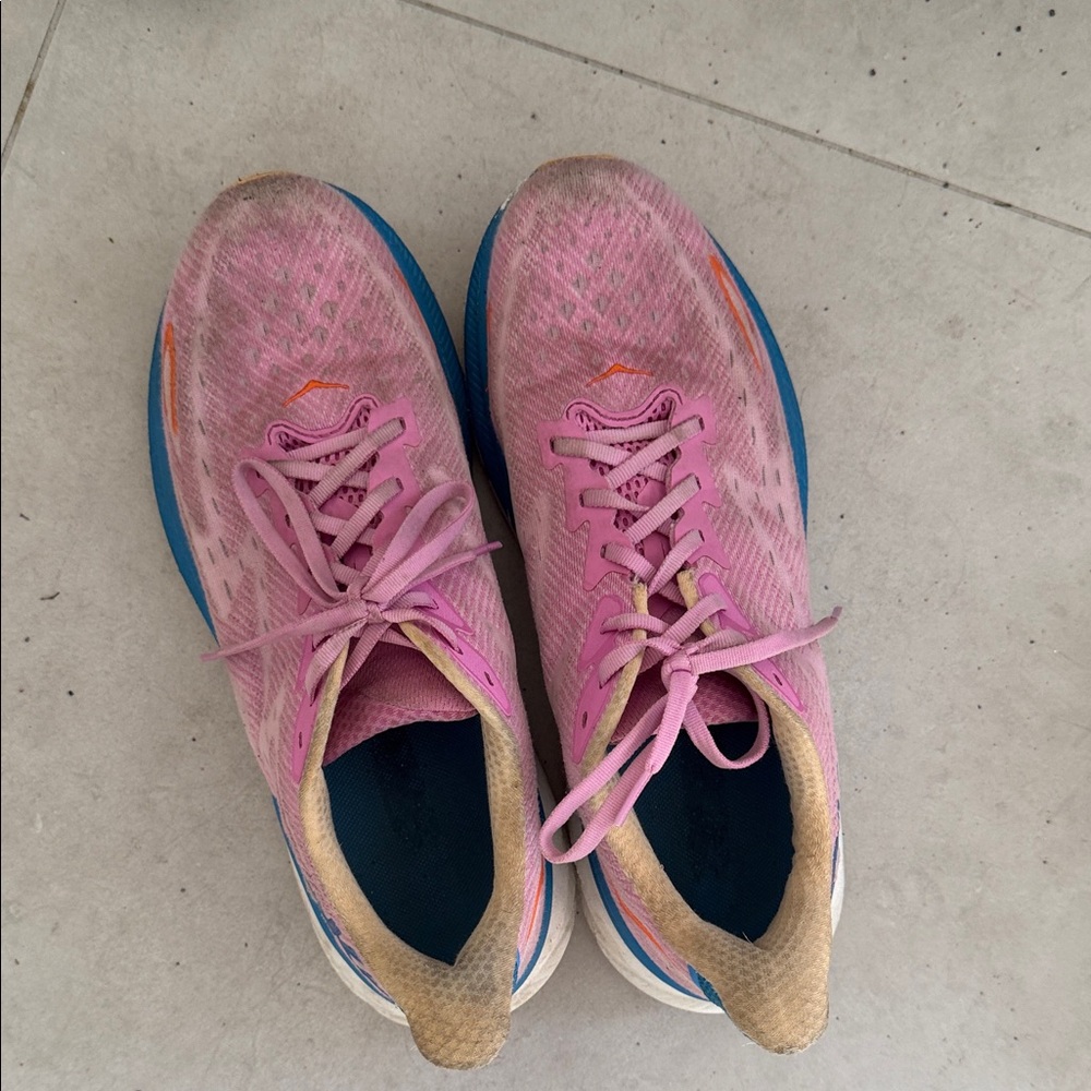 Pink hokas